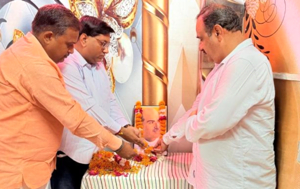 भाजपा कार्यकर्ताओं ने डॉ श्यामा प्रसाद मुखर्जी का जन्म दिवस धूमधाम से मनाया