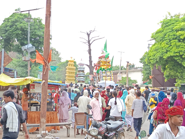 कर्बला मे सुपुर्द ए खाक हुए ताजिए
