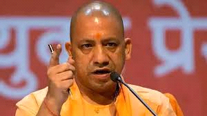 सोशल मीडिया पर माहौल खराब करने वालों से सख्ती से निपटे: योगी