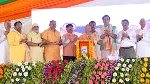 जाति के नाम पर बांटने वाले नहीं करा सकते विकास  