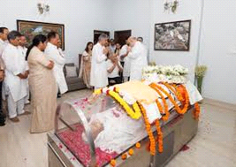 राष्ट्रपति, प्रधानमंत्री ने विजय मल्होत्रा को श्रद्धाजंलि दी, परिजनों को बंधाया ढांढस