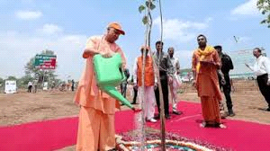 लखनऊ में “एक पेड़ मां के नाम” अभियान की शुरुआत