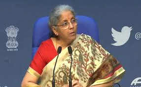 बैंकों के निजीकरण पर वित्त मंत्री ने की तरफदारी