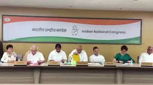 खड़गे की अध्यक्षता में कांग्रेस सचिवों और राज्य अध्यक्षों की आपात बैठक