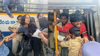 2 नाबालिग और जेडीएस कार्यकर्ता समेत 5 लोग हिरासत में