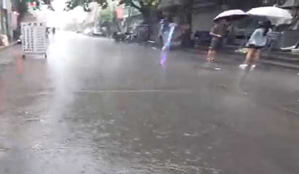 चीन ने भारी बारिश के मद्देनज़र अलर्ट जारी किया