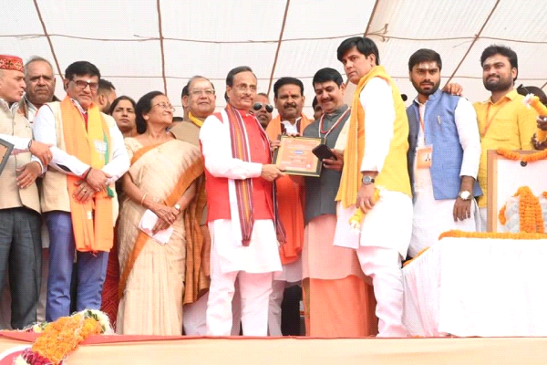 प्रयागराज : सनातन धर्म को कायम रखने का संकल्प लेते हुए प्रयागराज में ब्राह्मण महाकुंभ संपन्न 