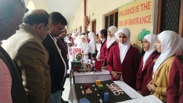 जौनपुर : अनवार पब्लिक स्कूल व दिलजहां मेमोरियल गर्ल्स कालेज में लगी विज्ञान प्रदर्शनी