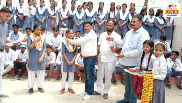 इंदिरा गांधी पटेलनगर अकोढ़ा के मेधावी छात्र-छात्राएं हुए सम्मानित