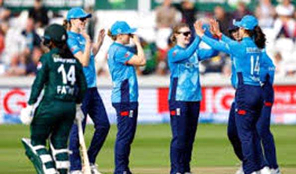 इंग्लैंड की महिला टीम ने पाकिस्तान को 178 रनों से हराया