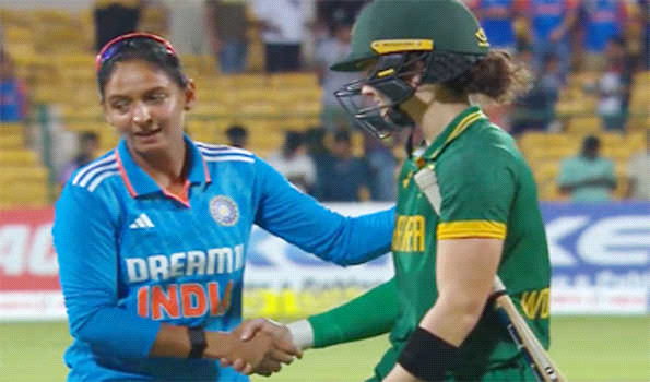 भारतीय महिला टीम ने दक्षिण अफ्रीका को चार रन से हराया