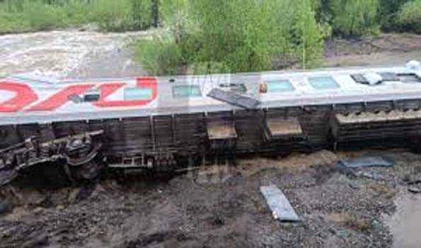 रूस में यात्री ट्रेन पटरी से उतरी , 20 लोग घायल