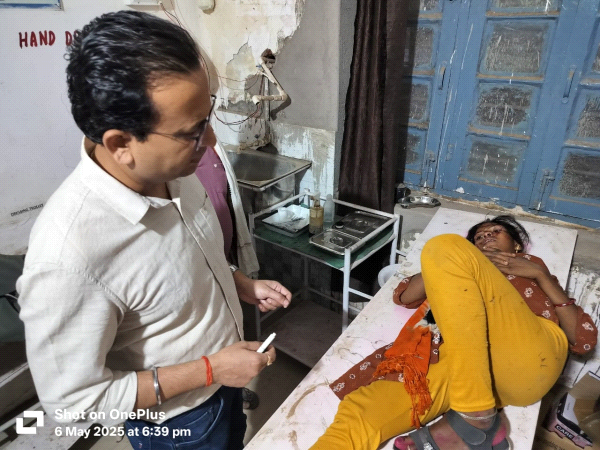 अनियंत्रित बाइक सवार दम्पति ट्रैक्टर ट्राली से टकराकर घायल रेफर 