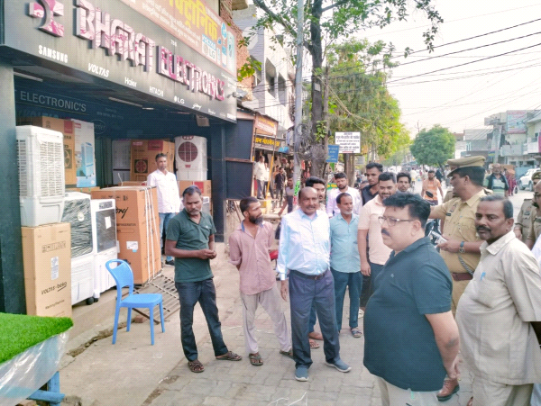 उतरौला नगर में अतिक्रमण अभियान हुआ शुरू