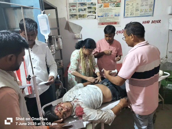सुसुआड़ पुल से बाइक गिरने से बाइक सवार तीन लोग गंभीर रूप से घायल रेफर 