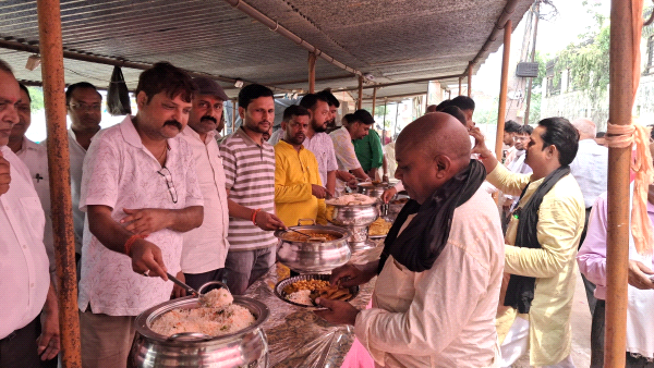 बड़ा मंगल पर क्षेत्र में अनेक स्थानों पर हुआ भंडारे का आयोजन