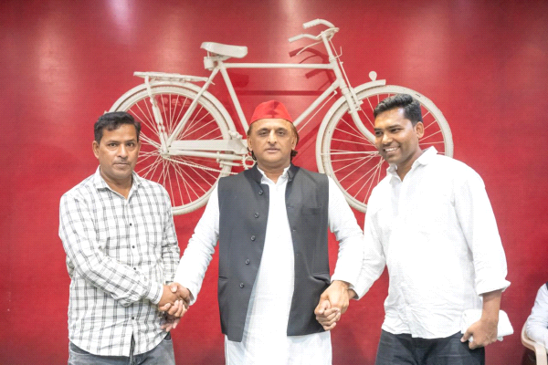 पसमांदा मुस्लिम समाज के प्रतिनिधिमंडल की अखिलेश यादव से भेंट, 2027 की रणनीति पर हुआ विमर्श