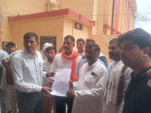 कोटेदारों ने समस्याओं को लेकर महामहिम राज्यपाल को संबोधित ज्ञापन उपजिलाधिकारी को सौंपा