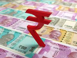 रुपया तीन पैसे टूटा