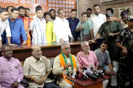 माेदी ने लखनऊ को 