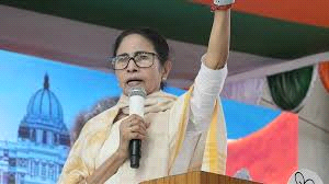ममता बनर्जी आक्रामक : बोली, पीएम मोदी माफी मांगें, बंकिम चंद्र चट्टोपाध्याय को ‘बंकिम दा’ कहकर उनका अपमान किया
