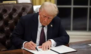 अमेरिकी राष्ट्रपति ट्रंप ने रक्षा नीति बिल पर किए हस्ताक्षर