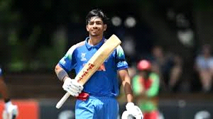 विहान मल्होत्रा के नाबाद शतक से भारत ने बनाये 352/8