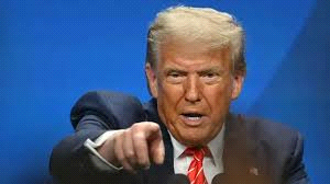 ट्रंप ने दी ईरान पर बमबारी करने की चेतावनी बोले आत्मसमर्पण करो या तबाह हो जाओ