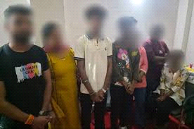 दिल्ली में फर्जी कॉल सेंटर का भंडाफोड़, 19 गिरफ्तार; बजाज फिनसर्व बनकर देशभर में लोन ठगी